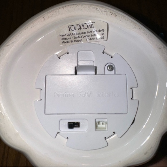 Sea Shell w/ Pearl Color Changing Light - Picture 4 of 4